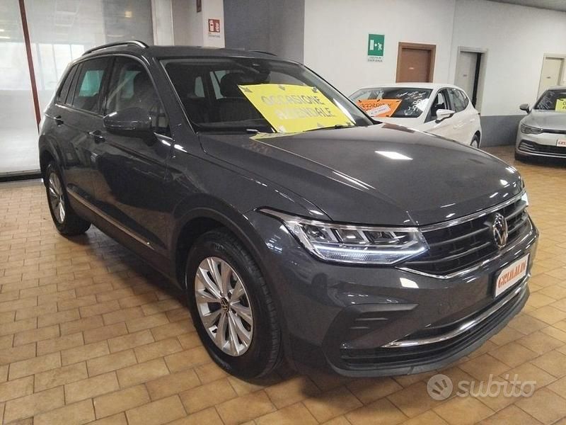 Usata VW Tiguan Life 150 CV (110 kW) 2022 Dolphin grey / metallizzato SUV