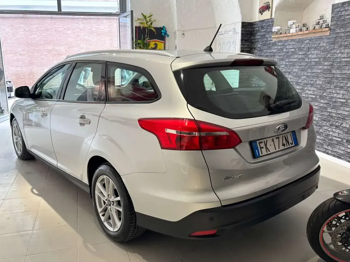 Usata Ford Focus Business Edition 120 CV (88 kW) 2017 Argento Station wagon