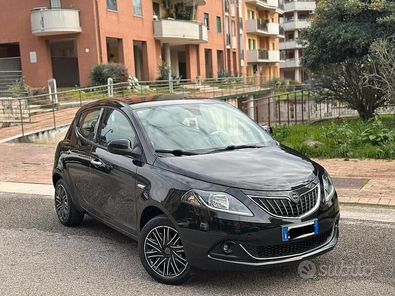 Usata Lancia Ypsilon Gold 69 CV (50 kW) 2021 Nero Utilitaria