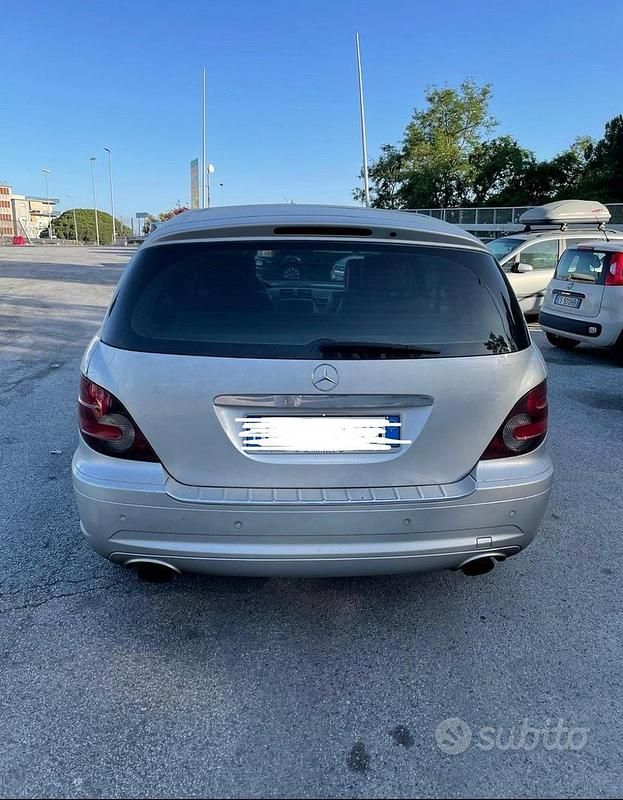 Usata Mercedes R320 224 CV (164 kW) 2006 Grigio Monovolume