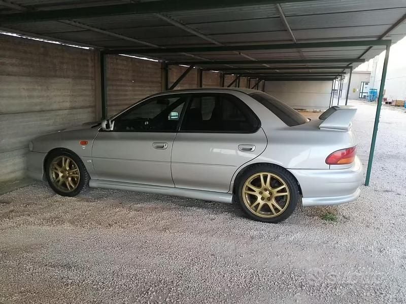 Usata Subaru Impreza 310 CV (228 kW) 2000 Grigio Berlina