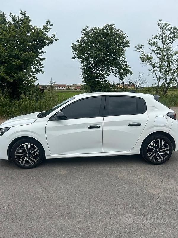 Usata Peugeot 208 102 CV (75 kW) 2022 Bianco Utilitaria