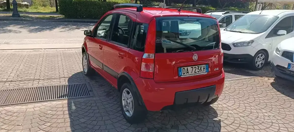 Usado Fiat Panda 4x4 69 CV (50 kW) 2006 Rojo Utilitario