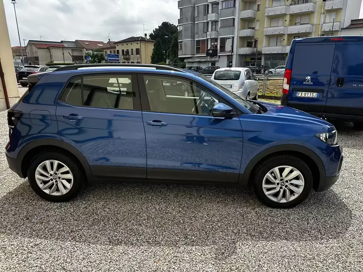 Begagnad VW T-Cross Style 95 HK (69 kW) 2023 Blå SUV