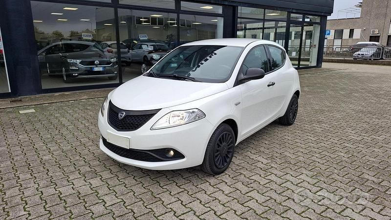 Nero Usata 2019 Lancia Ypsilon S Due volumi | 10.900 € (Buon prezzo) - Immagine 1/4