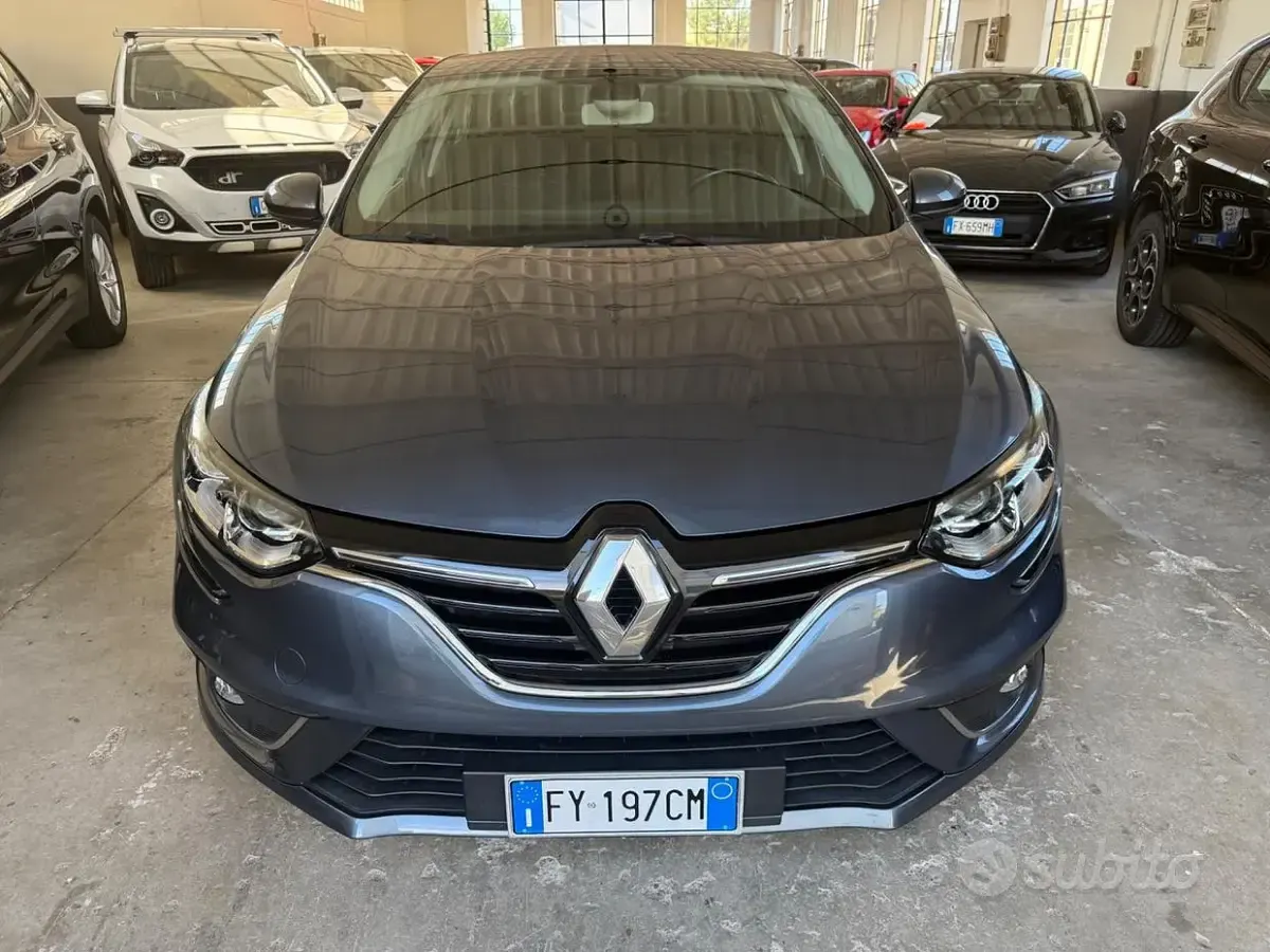 Usata Renault Mégane IV Business 140 CV (102 kW) 2019 Grigio Coupé