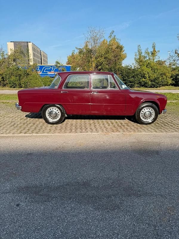Usata Alfa Romeo Giulia 1300 Super 88 CV (64 kW) 1972 Rosso Berlina
