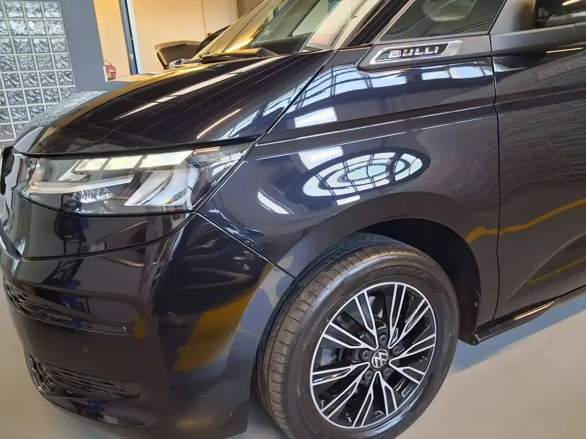 Usata VW Multivan Life 150 CV (110 kW) 2023 Nero metallizzato Monovolume