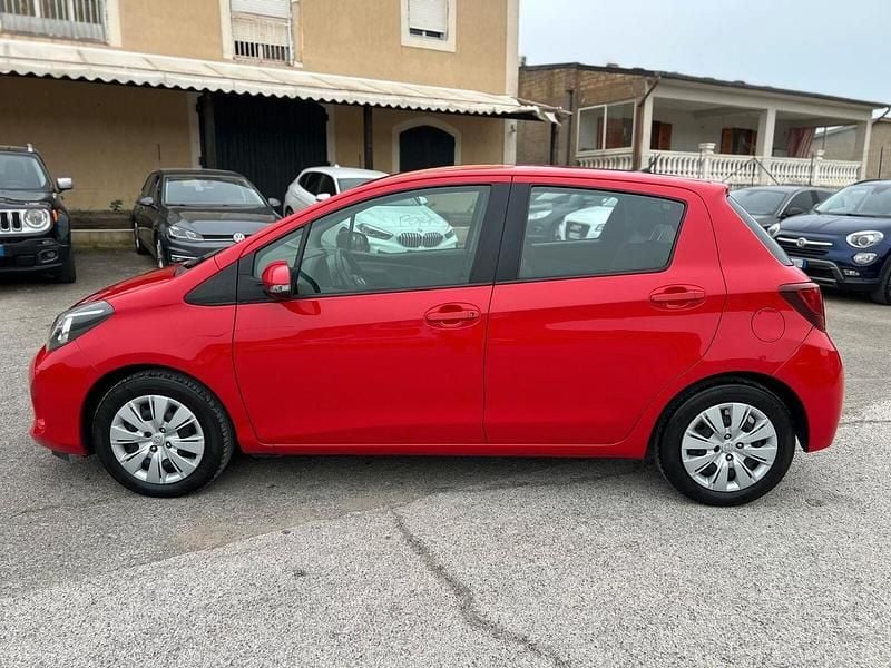 Usata Toyota Yaris Lounge 89 CV (65 kW) 2016 Rosso Berlina