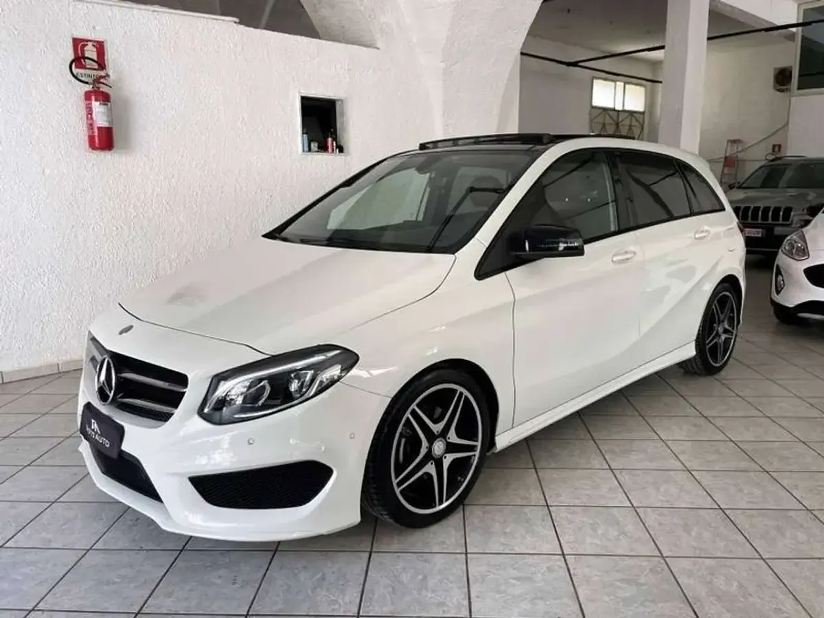 Usata Mercedes B200 Premium 136 CV (100 kW) 2015 Bianco Utilitaria