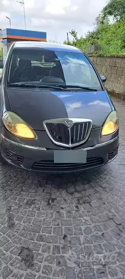 Usata Lancia Musa 90 CV (66 kW) 2009 Grigio Monovolume