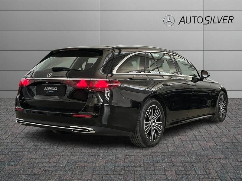 Usata Mercedes E200 Advanced 163 CV (119 kW) 2025 Nero / pastello Berlina
