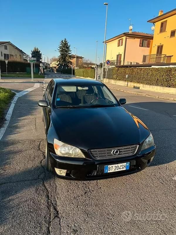Usata Lexus IS200 155 CV (114 kW) 2001 Nero Berlina