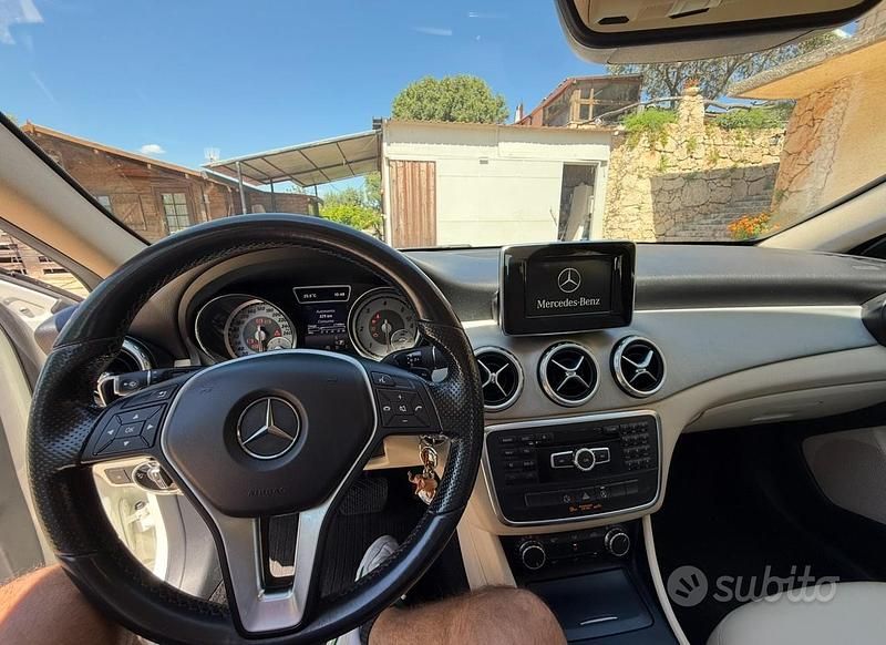 Usata Mercedes GLA180 Premium 109 CV (80 kW) 2015 Bianco SUV