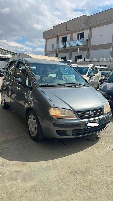 Usata Fiat Idea 69 CV (50 kW) 2005 Grigio Monovolume