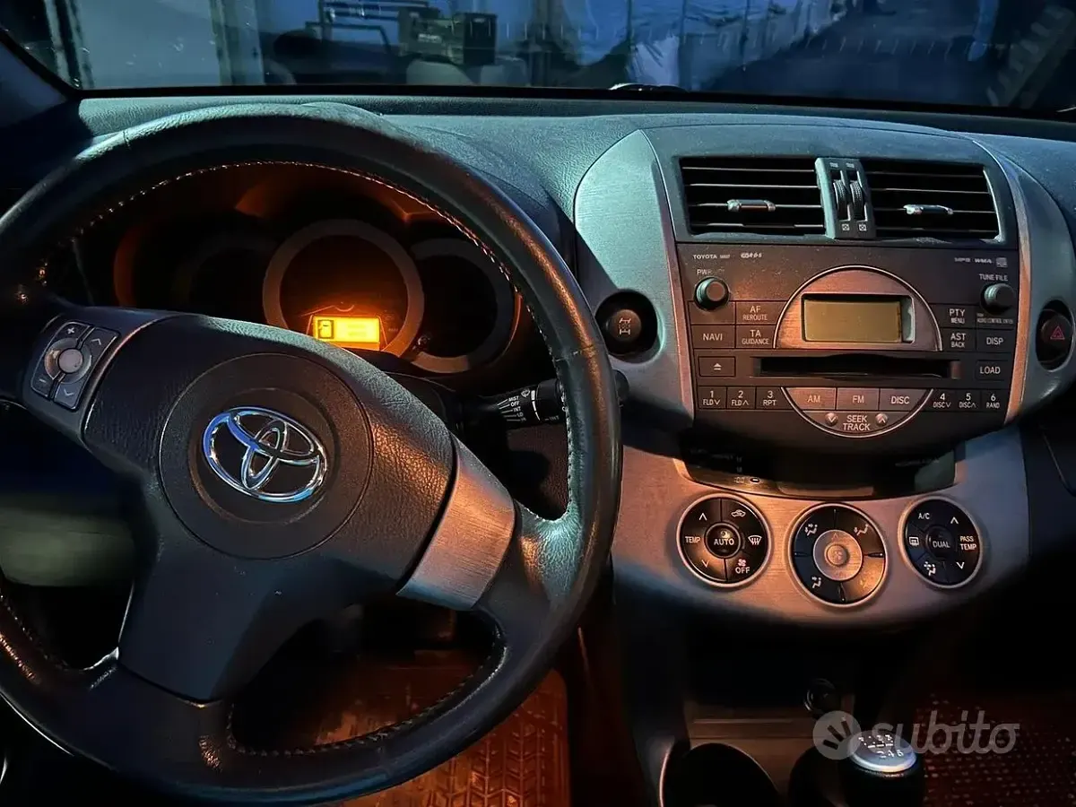 Usata Toyota RAV4 Luxury 136 CV (100 kW) 2006 SUV
