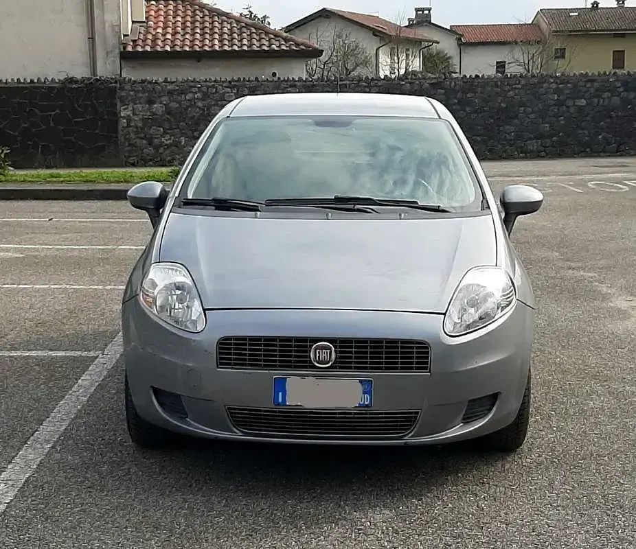 Usata Fiat Grande Punto Active 77 CV (56 kW) 2005 Argento Utilitaria