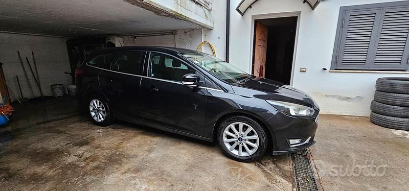 Usata Ford Focus Business Edition 120 CV (88 kW) 2015 Nero Station wagon