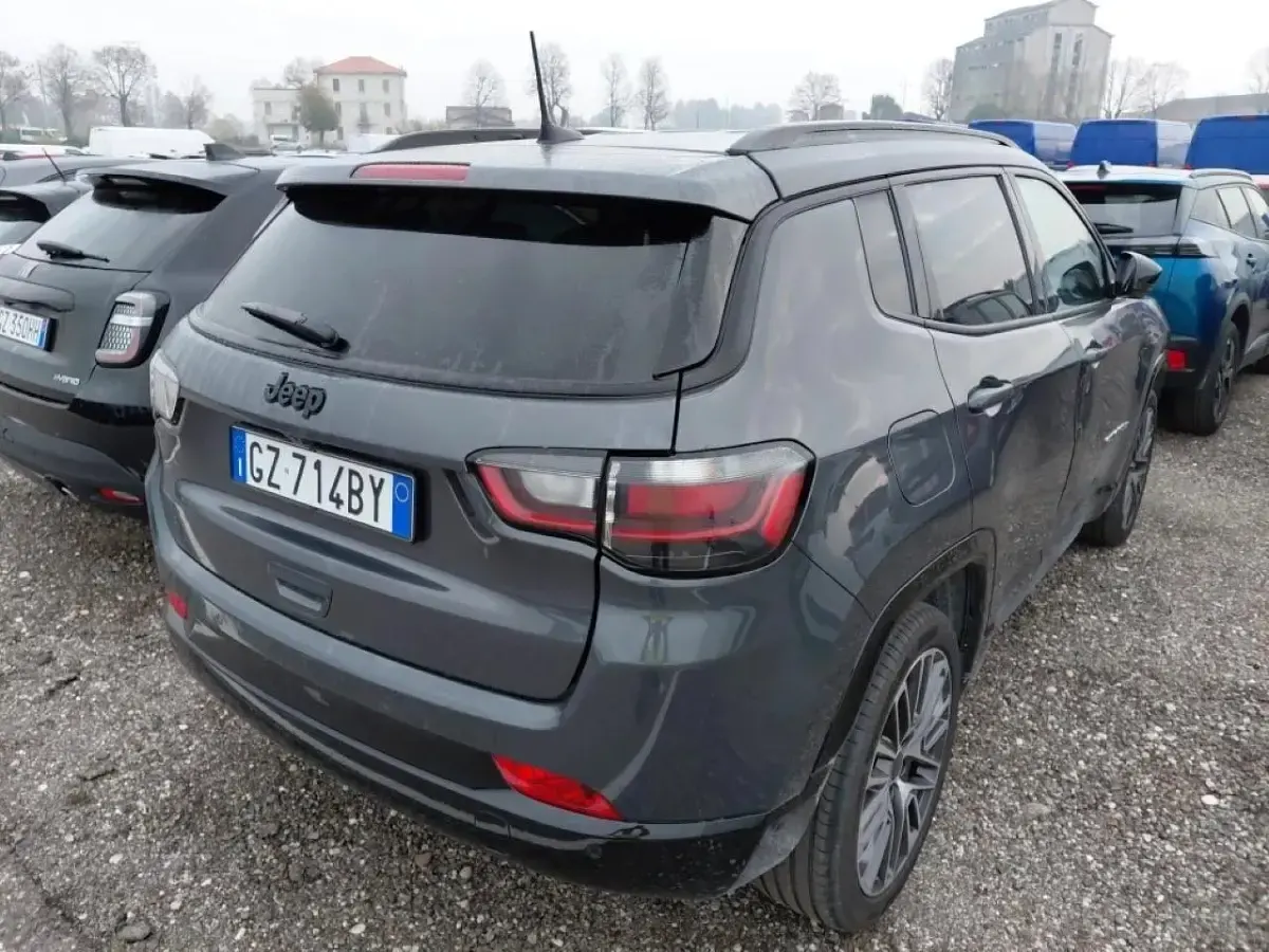Usata Jeep Compass Summit 130 CV (95 kW) 2025 679graphite grey SUV