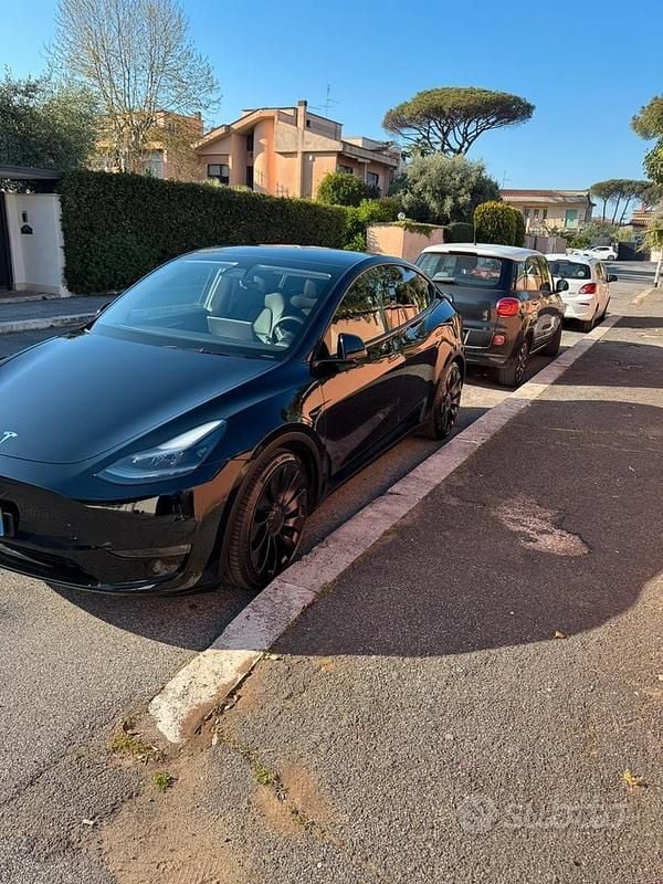 Usata Tesla Model Y Performance 392 kW (534 CV) 2022 Nero SUV