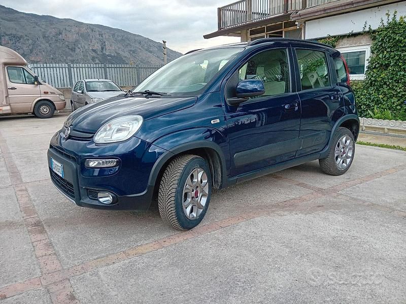 Usata Fiat Panda 4x4 75 CV (55 kW) 2014 Blu Utilitaria