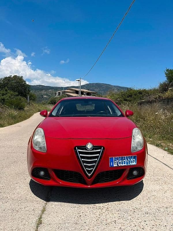 Usata Alfa Romeo Giulietta 105 CV (77 kW) 2011 Rosso Utilitaria