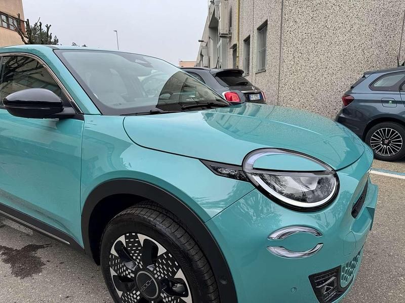 Nuova Fiat 600 La Prima 101 CV (74 kW) 2025 Blu/azzurro SUV