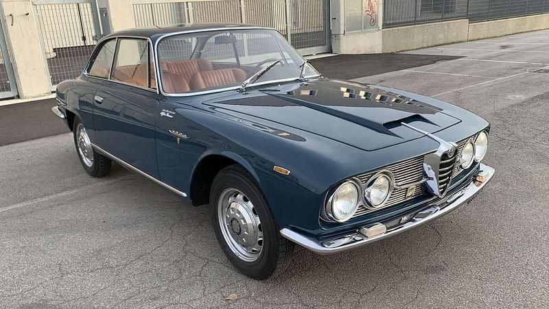Usata Alfa Romeo 2600 Sprint 147 CV (108 kW) 1963 Blu/azzurro Coupé