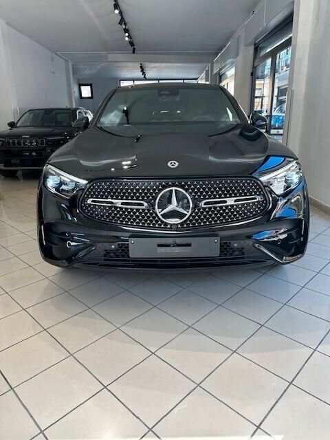 Nero Nuova 2025 Mercedes 220 AMG Line Premium Plus Coupé | 84.500 € (Cara) - Immagine 1/4