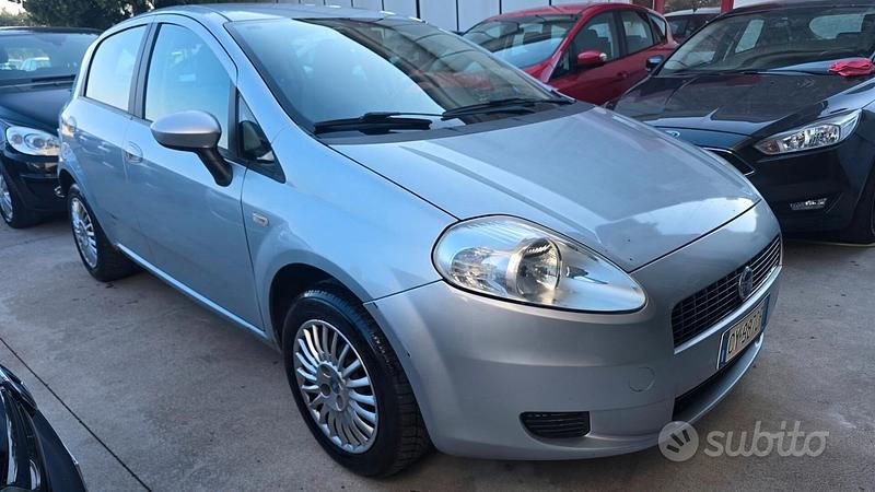 Usata Fiat Grande Punto 77 CV (56 kW) 2006 Grigio Utilitaria