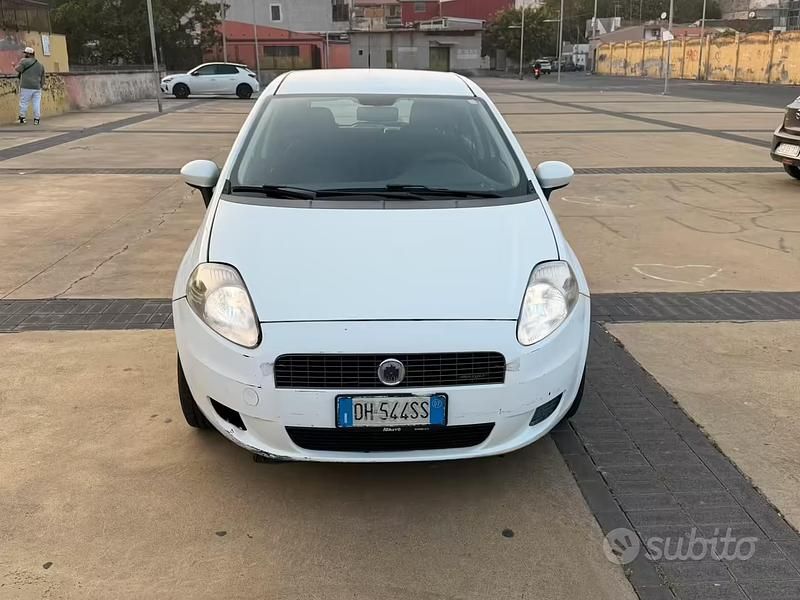Usata Fiat Grande Punto 90 CV (66 kW) 2007 Bianco Utilitaria