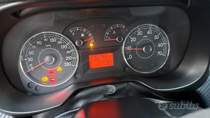 Usata Fiat Grande Punto 90 CV (66 kW) 2009 Bianco Utilitaria