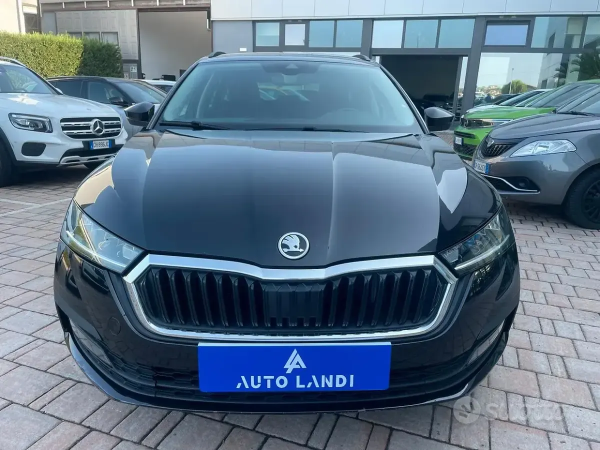 Usata Skoda Octavia Executive 150 CV (110 kW) 2022 Nero Station wagon