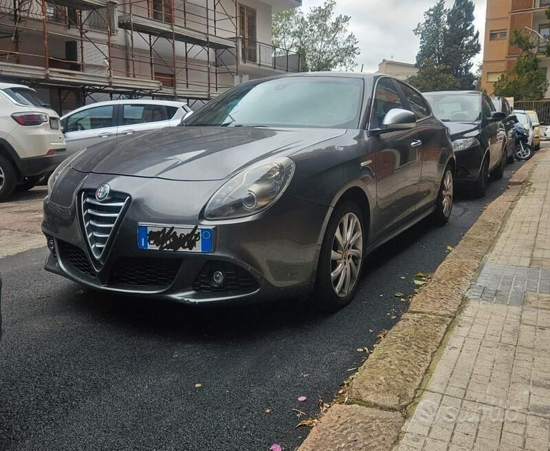 Grigio Usata 2012 Alfa Romeo Giulietta Due volumi | 7000 € (Cara) - Immagine 1/4