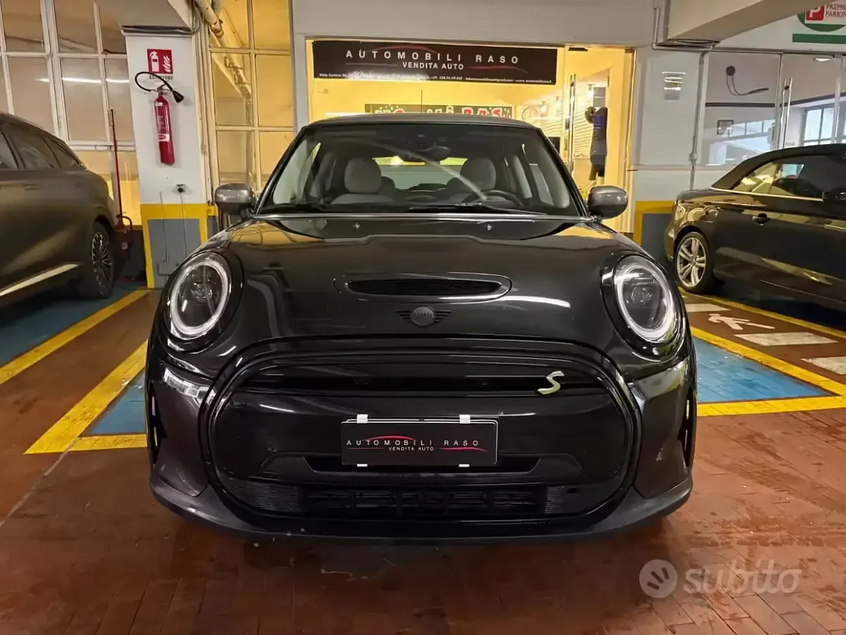 Usata Mini Cooper SE 75 kW (102 CV) 2022 Nero Utilitaria