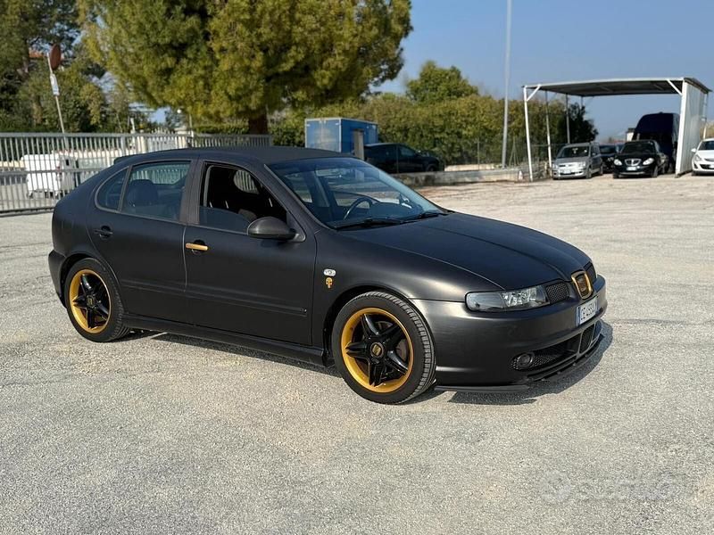 Usata Seat Leon Sport 150 CV (110 kW) 2004 Nero Utilitaria