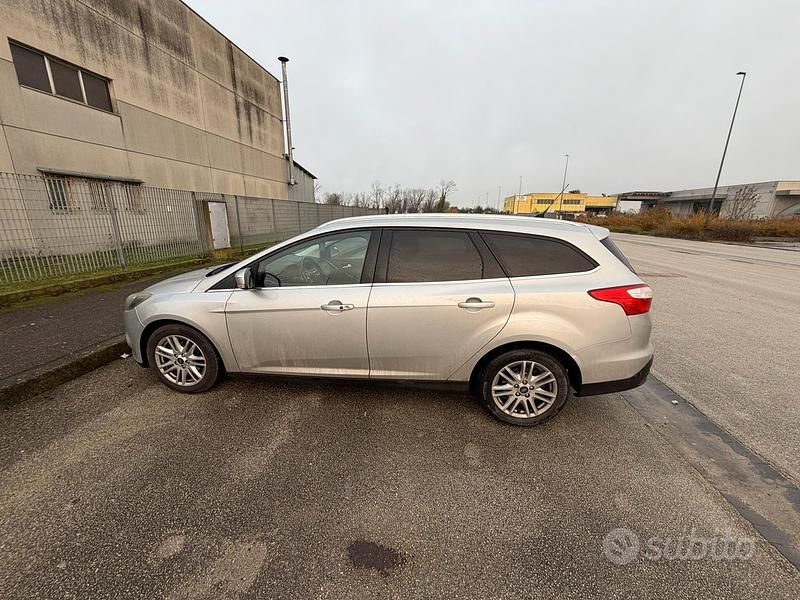 Usata Ford Focus Titanium 115 CV (84 kW) 2013 Grigio Station wagon