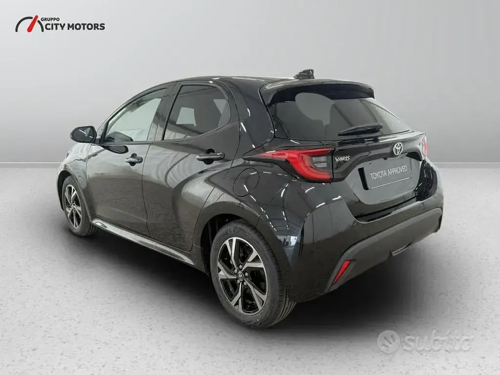 Ny Toyota Yaris Hybrid Trend 116 HK (85 kW) 2026 Svart Sedan