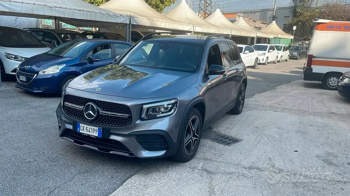 Usata Mercedes GLB200 Premium 150 CV (110 kW) 2022 Grigio SUV