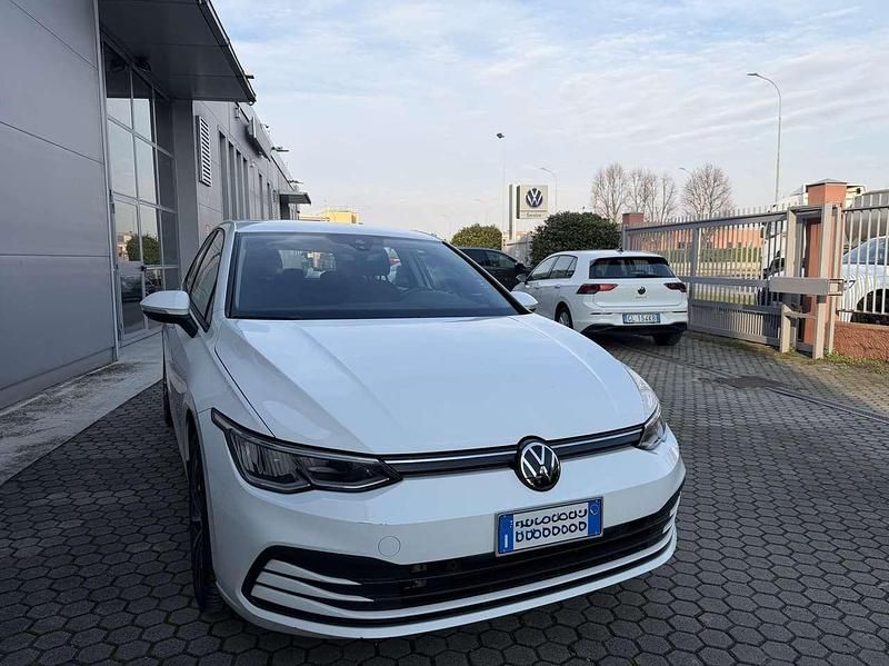 Bianco Usata 2023 VW Golf Life Tre volumi | 23.800 € (Buon prezzo) - Immagine 1/4