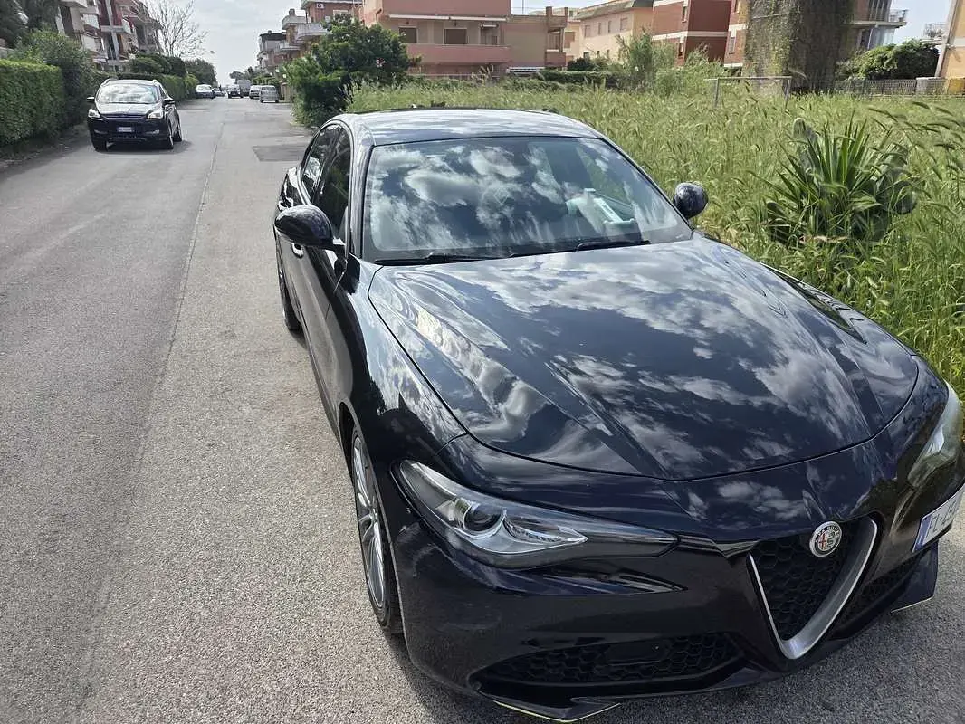 Usata Alfa Romeo Giulia 150 CV (110 kW) 2016 Nero Berlina