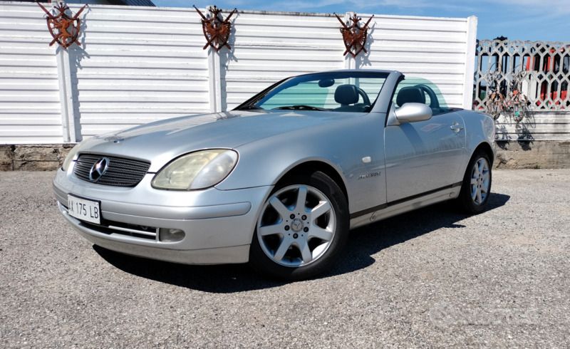 Grigio Usata 1998 Mercedes SLK200 Cabrio | 6900 € (Buon prezzo) - Immagine 1/4