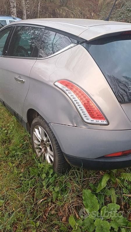 Usata Lancia Delta 120 CV (88 kW) 2010 Utilitaria