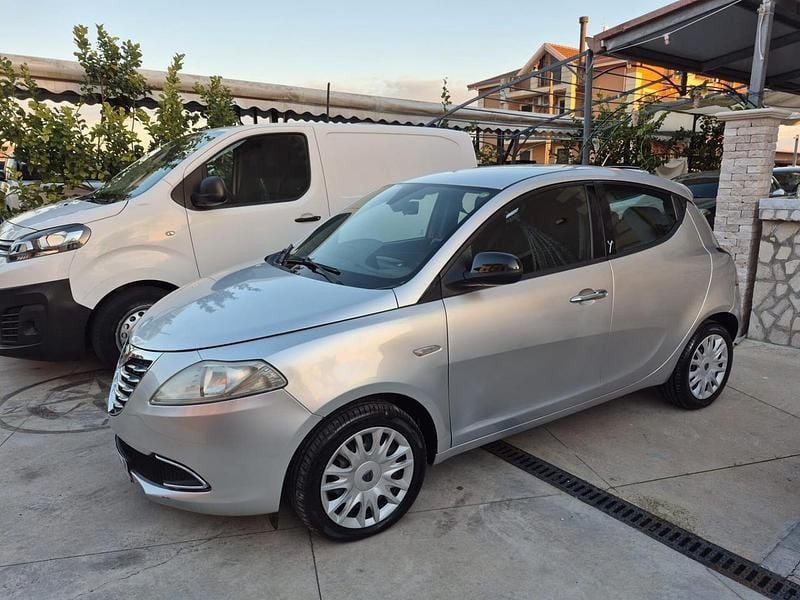 Gebraucht Lancia Ypsilon S 95 PS (69 kW) 2012 Silber Kleinwagen