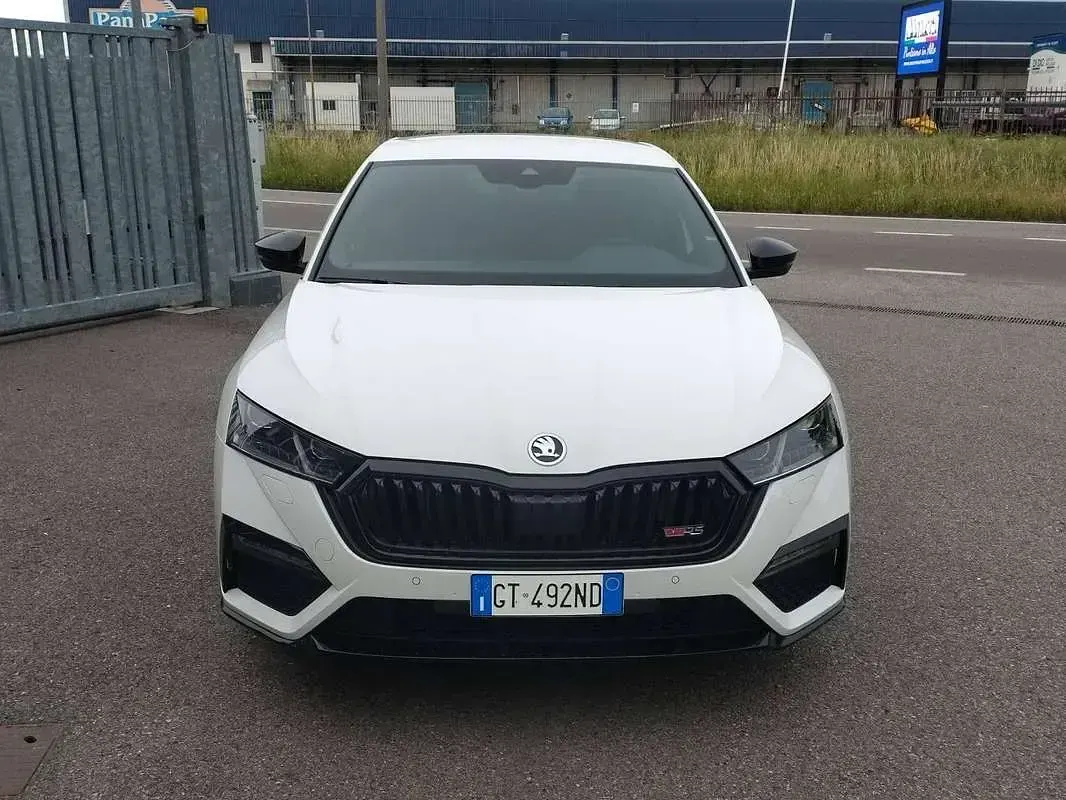 Usata Skoda Octavia RS 245 CV (180 kW) 2024 Bianco Berlina
