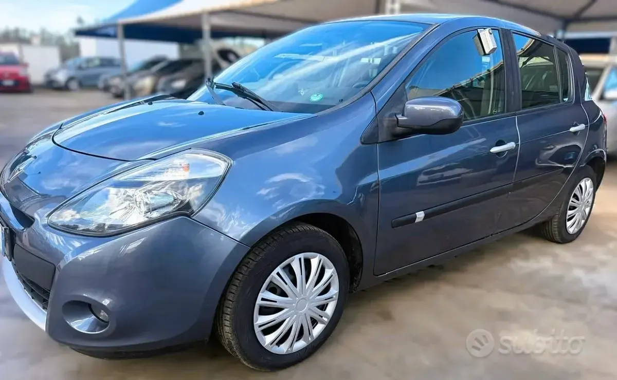 Usata Renault Clio II Dynamique 75 CV (55 kW) 2011 Grigio Berlina