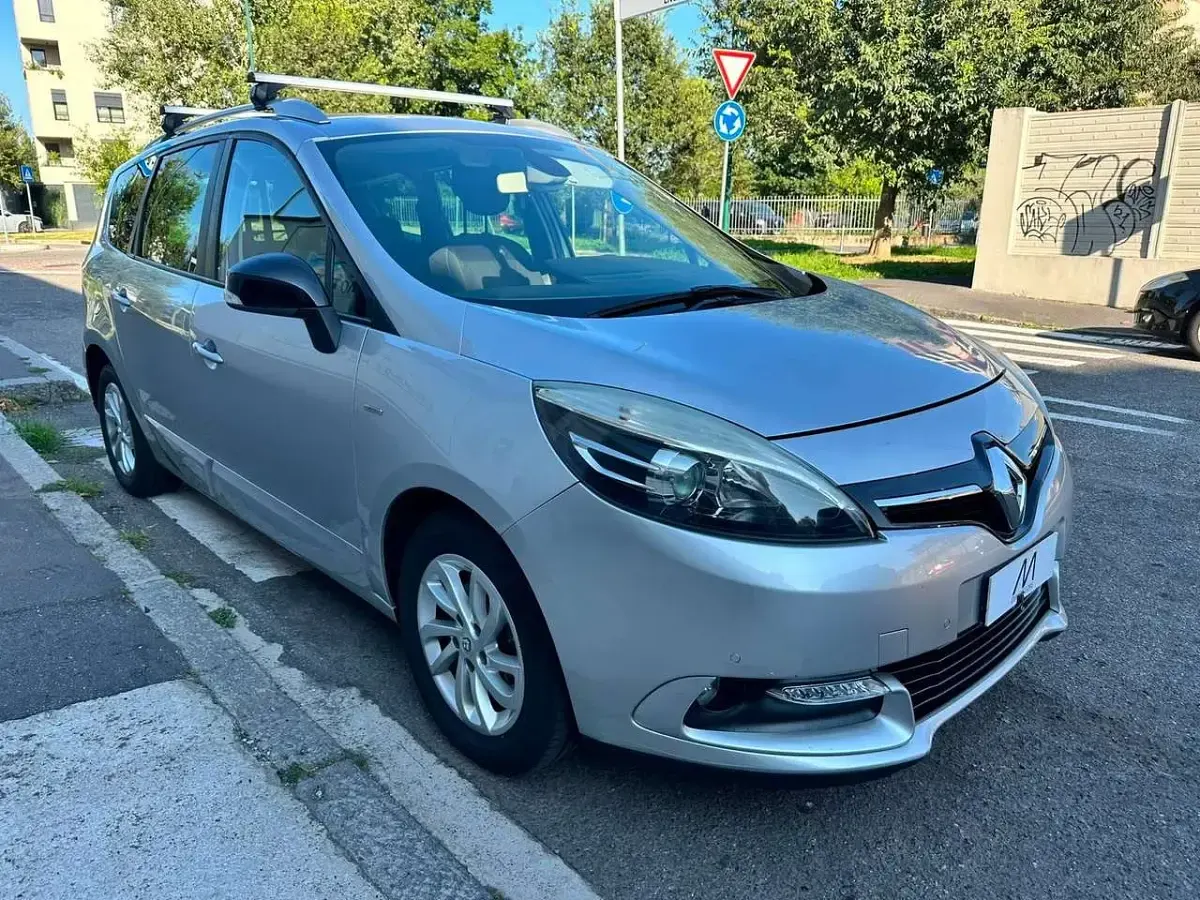 Usata Renault Scénic LIMITED 110 CV (80 kW) 2015 Argento Monovolume