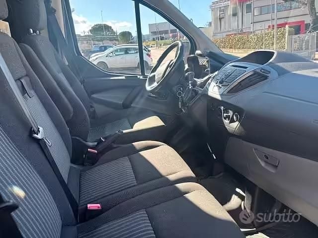 Begagnad Ford Tourneo Trend 131 HK (96 kW) 2018 Grå Minibuss
