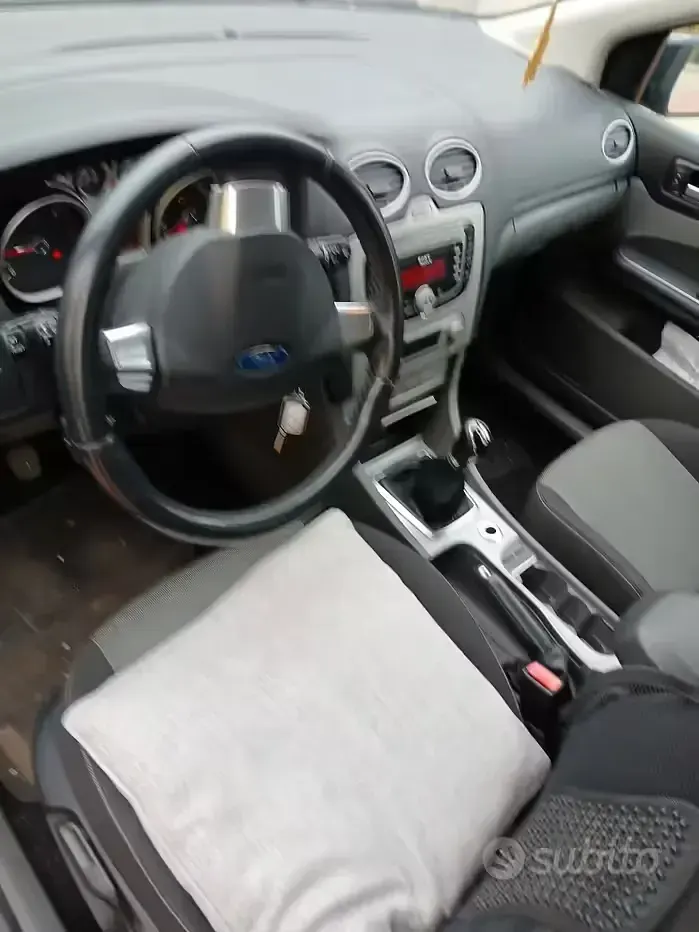 Usata Ford Focus 109 CV (80 kW) 2011 Nero Station wagon