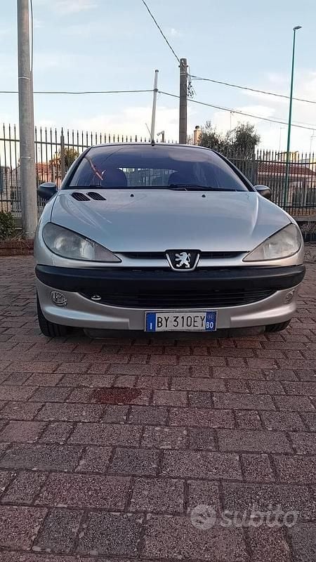 Usata Peugeot 206 68 CV (50 kW) 2002 Grigio Berlina